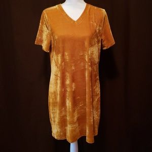 NWT Glamorous short sleeve velvet dress
